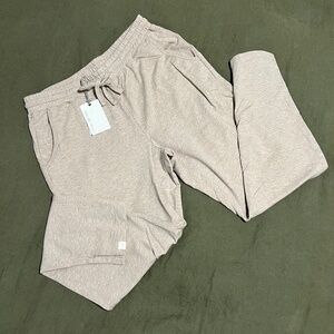 BAREFOOT DREAMS - NWT- MALIBU LOUNGE PANTS - MEDIUM